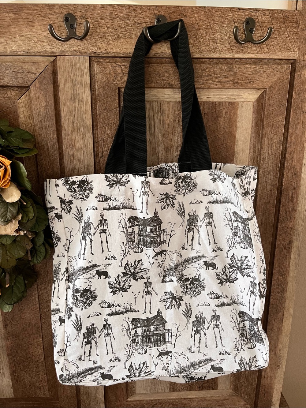 💀Unique Black & White Skeleton Print Tote Bag - New!